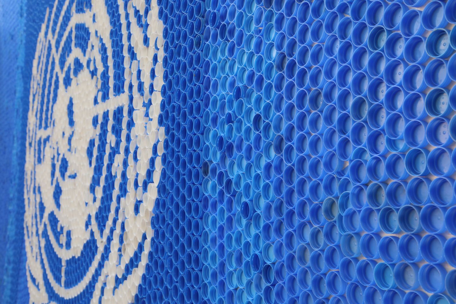 United Nations flag reusing 14,582 bottle caps